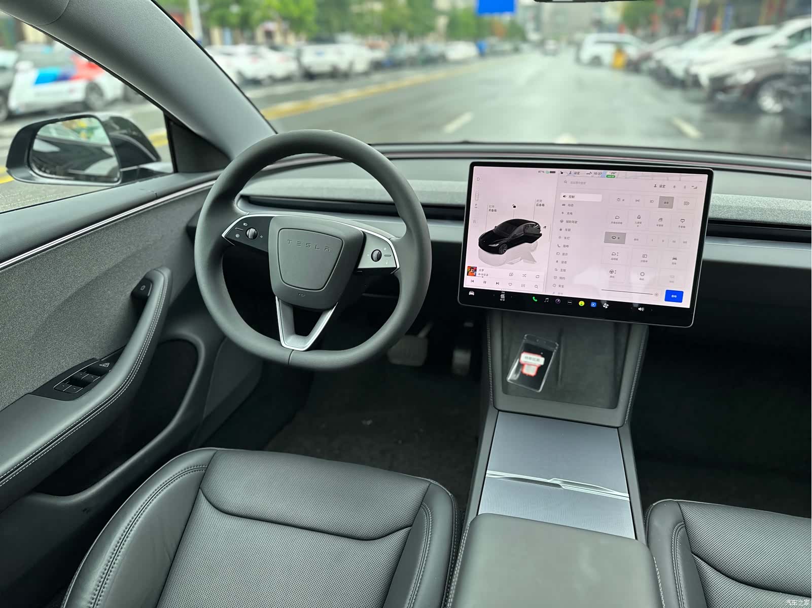 Tesla Model 3, 2025 3