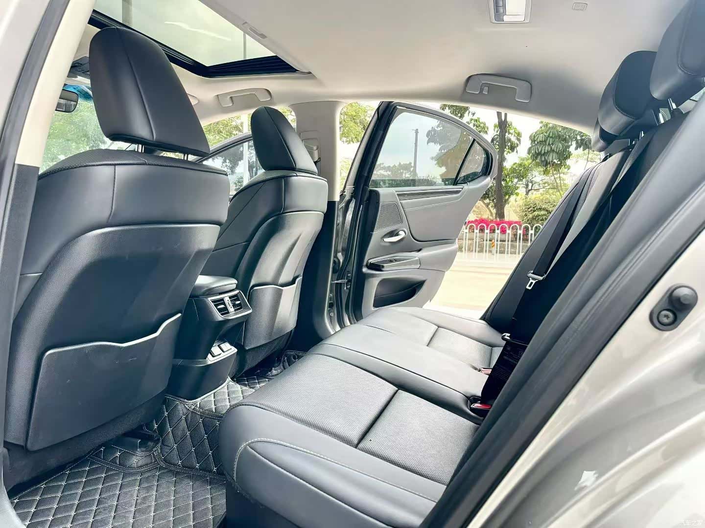 Lexus ES, 2020 6