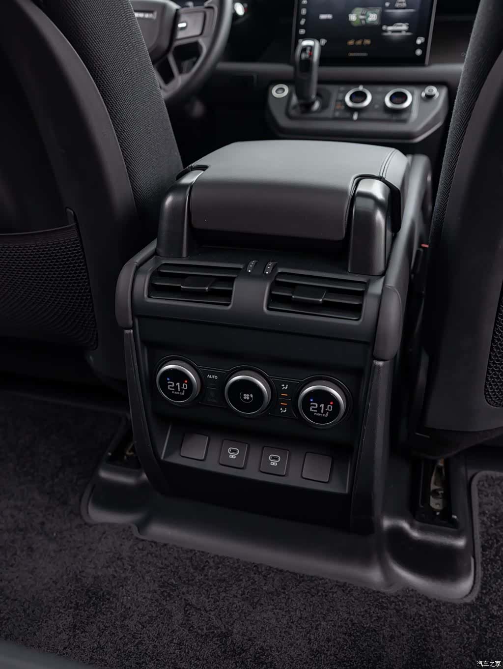 Land Rover Defender, 2024 21