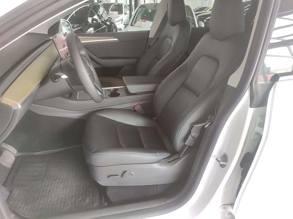 Tesla Model Y, 2023 15