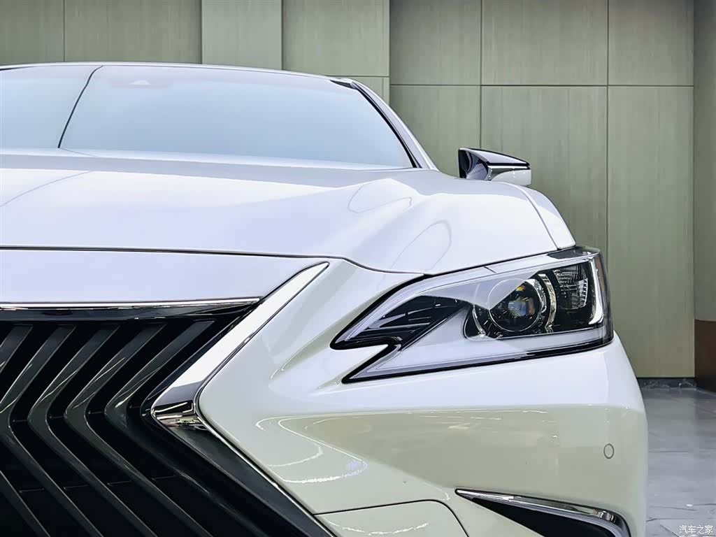 Lexus ES, 2020 7