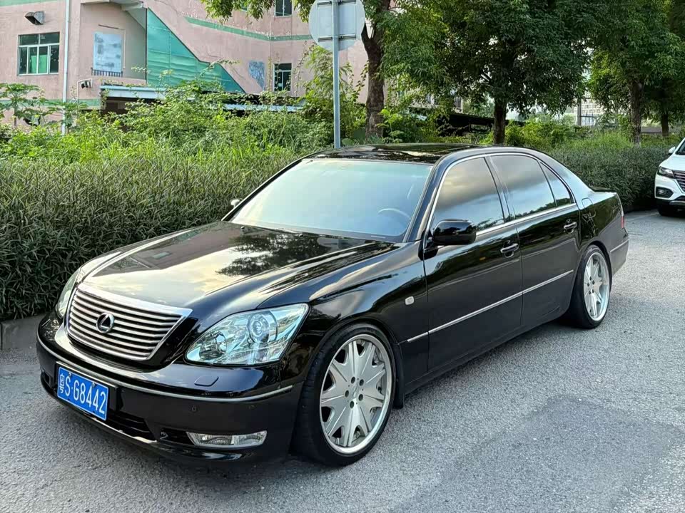 Lexus LS