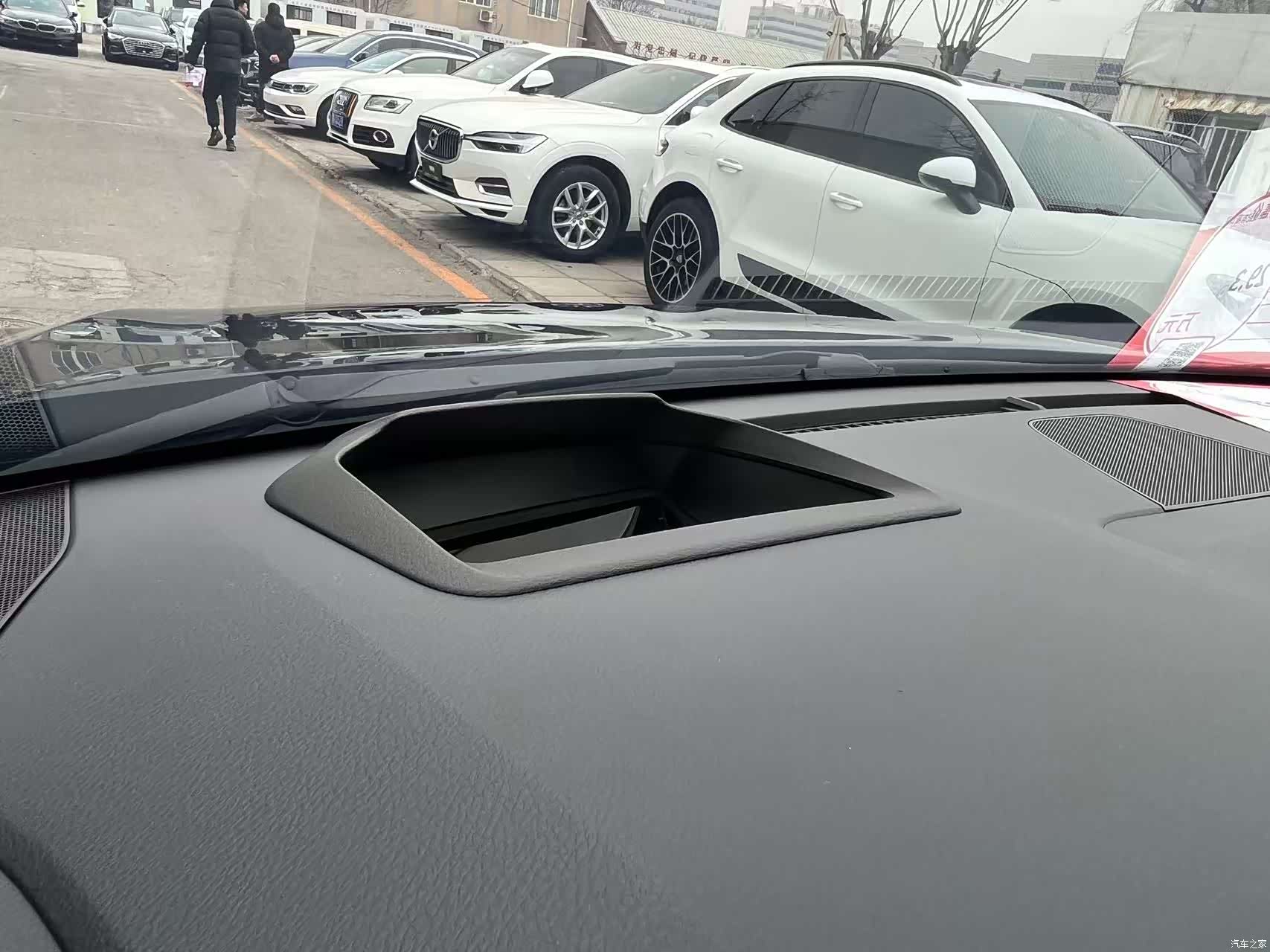 Toyota Granvia, 2023 16