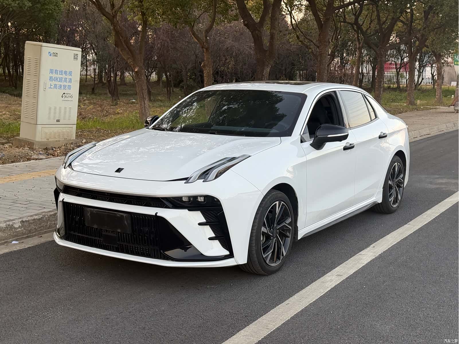 Lynk & Co 02