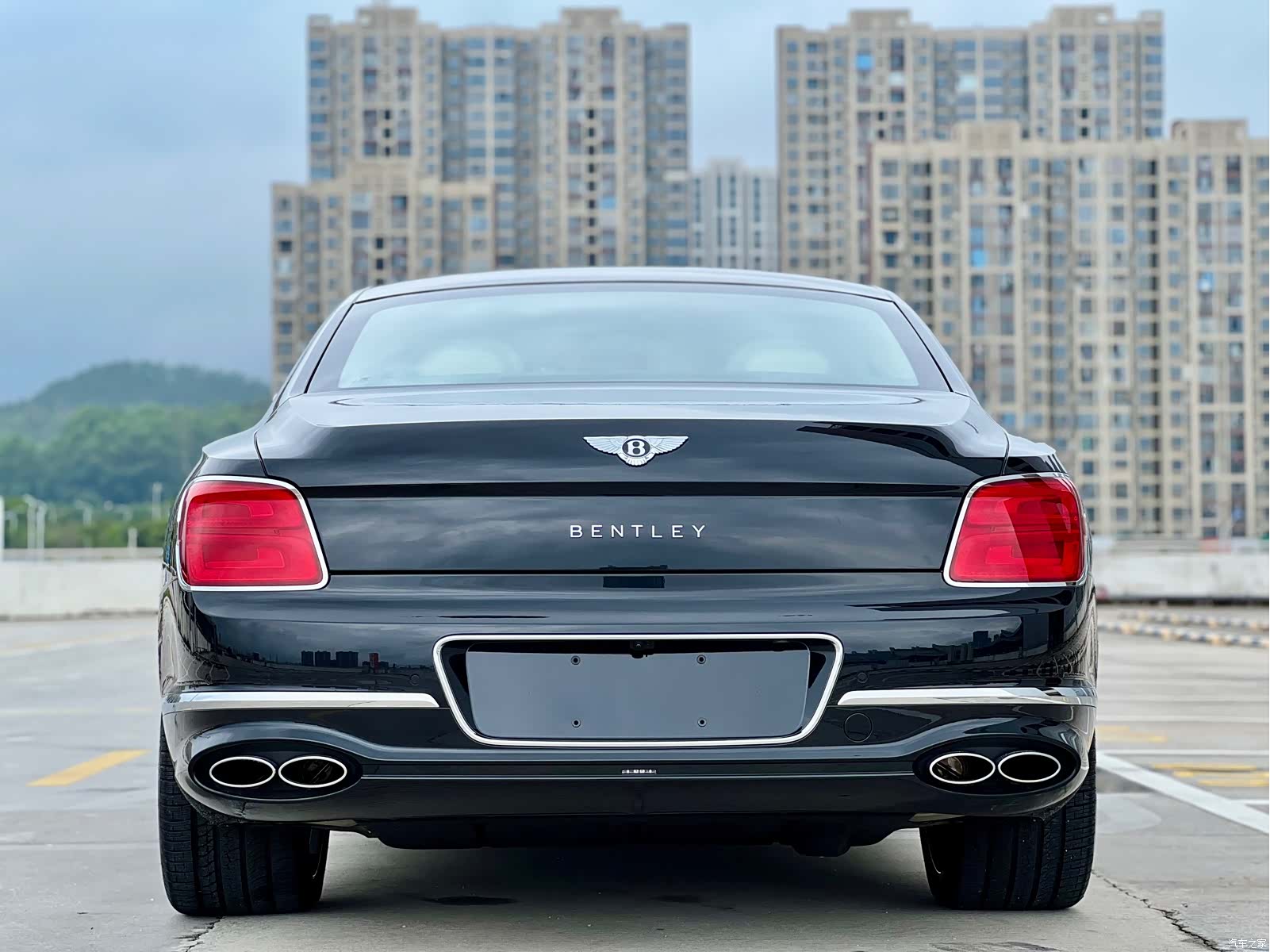 Bentley Flying Spur, 2025 10