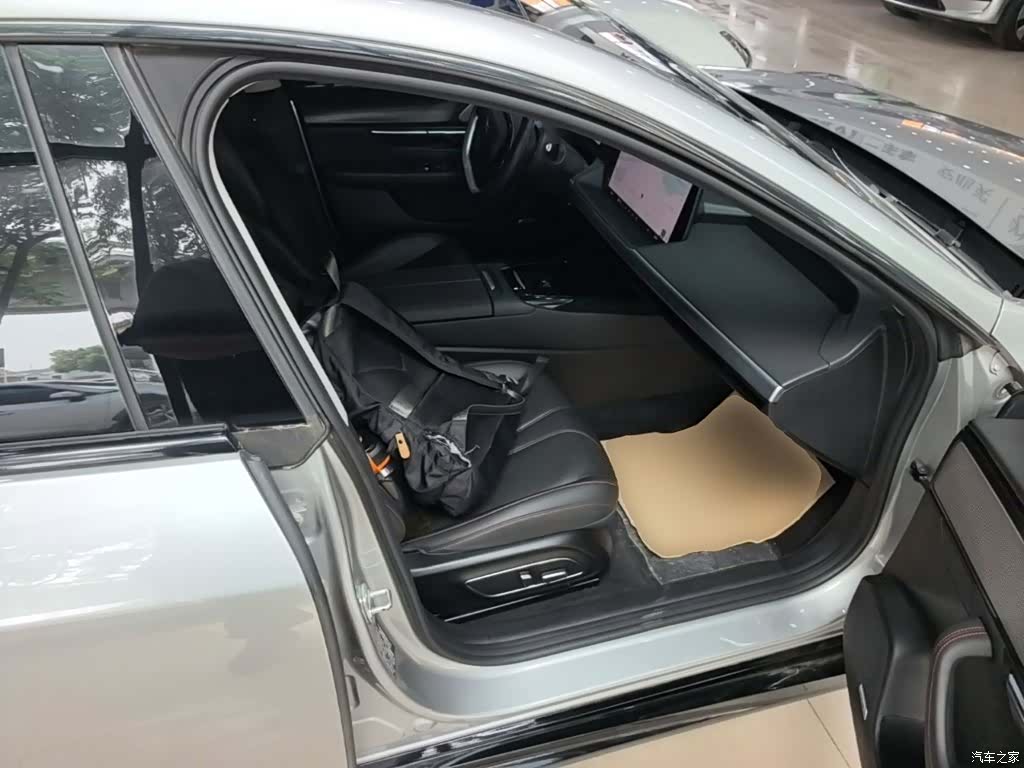 Xpeng P7, 2023 25