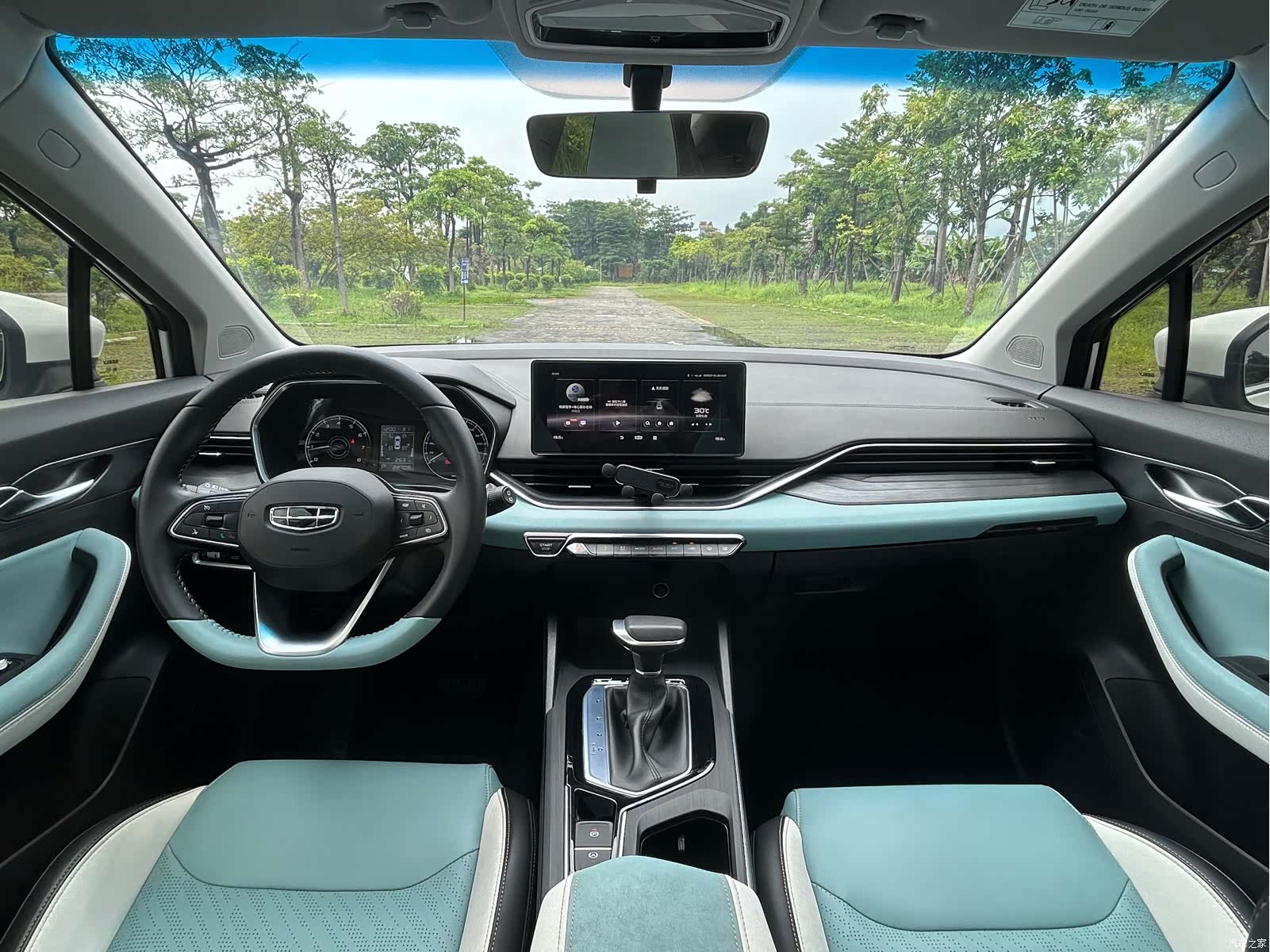 Geely Emgrand, 2022 10