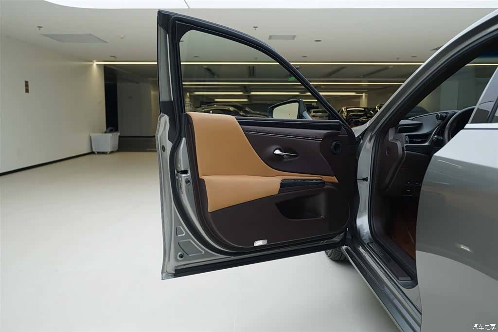 Lexus ES, 2021 17