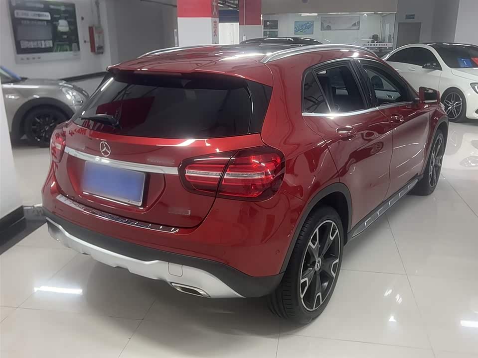 Mercedes-Benz GLA