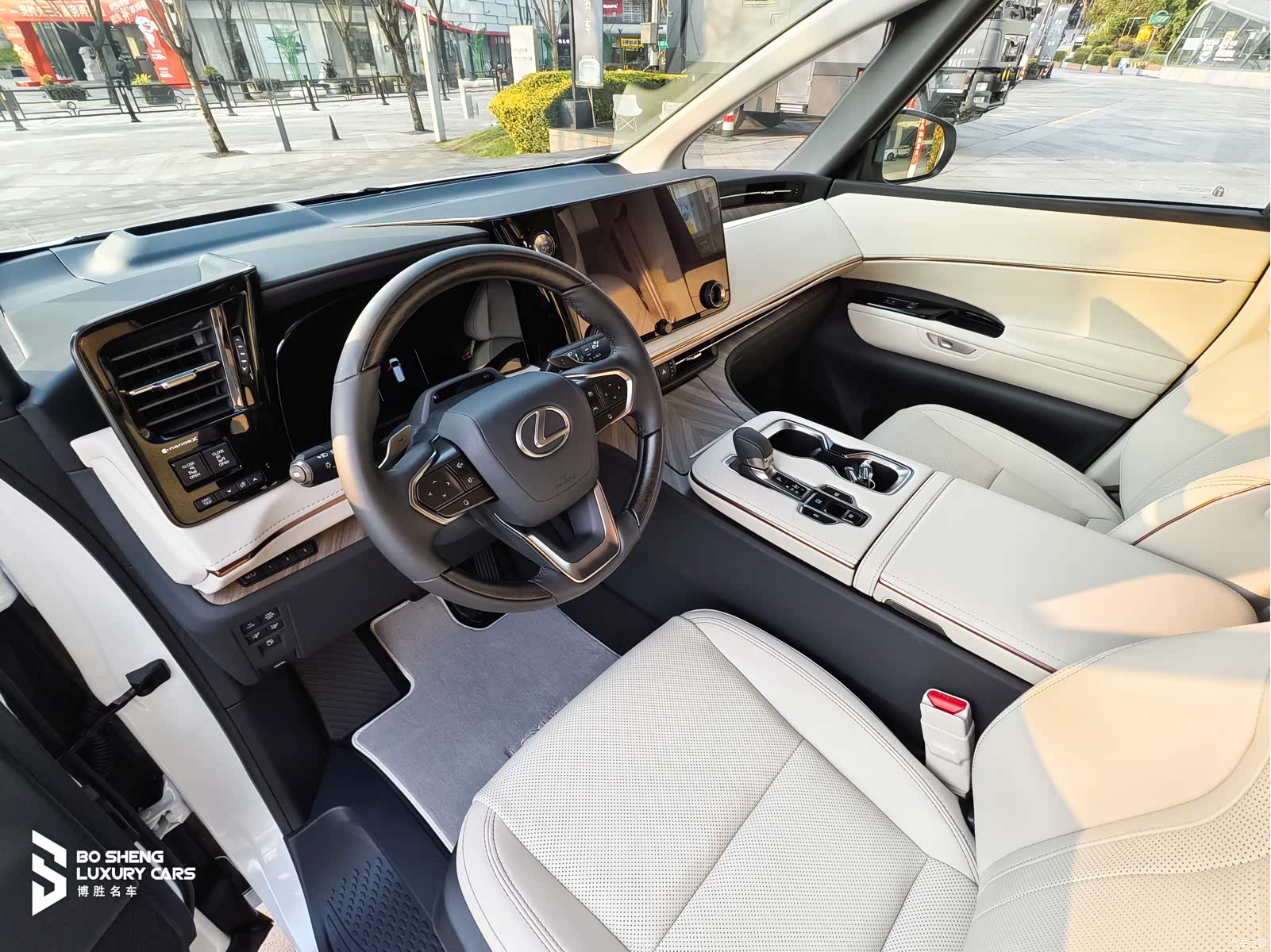 Lexus LM, 2025 28
