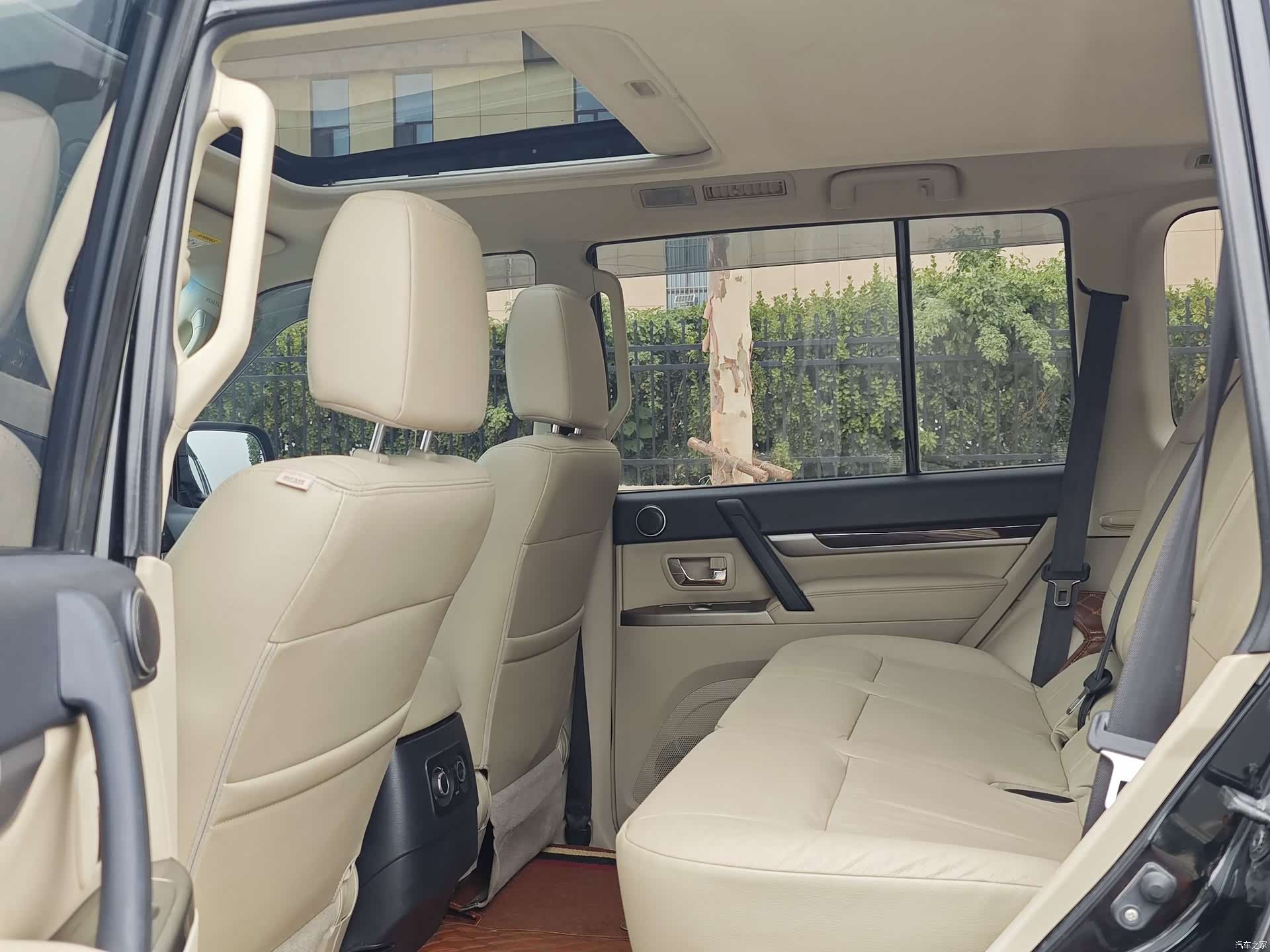 Mitsubishi Pajero, 2020 10