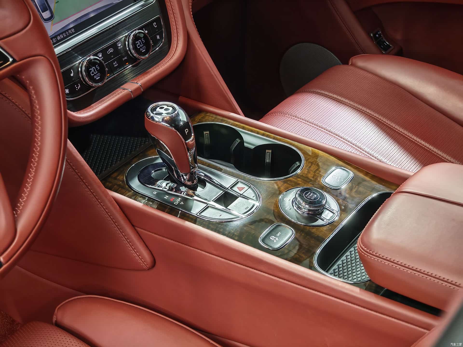 Bentley Bentayga, 2018 9