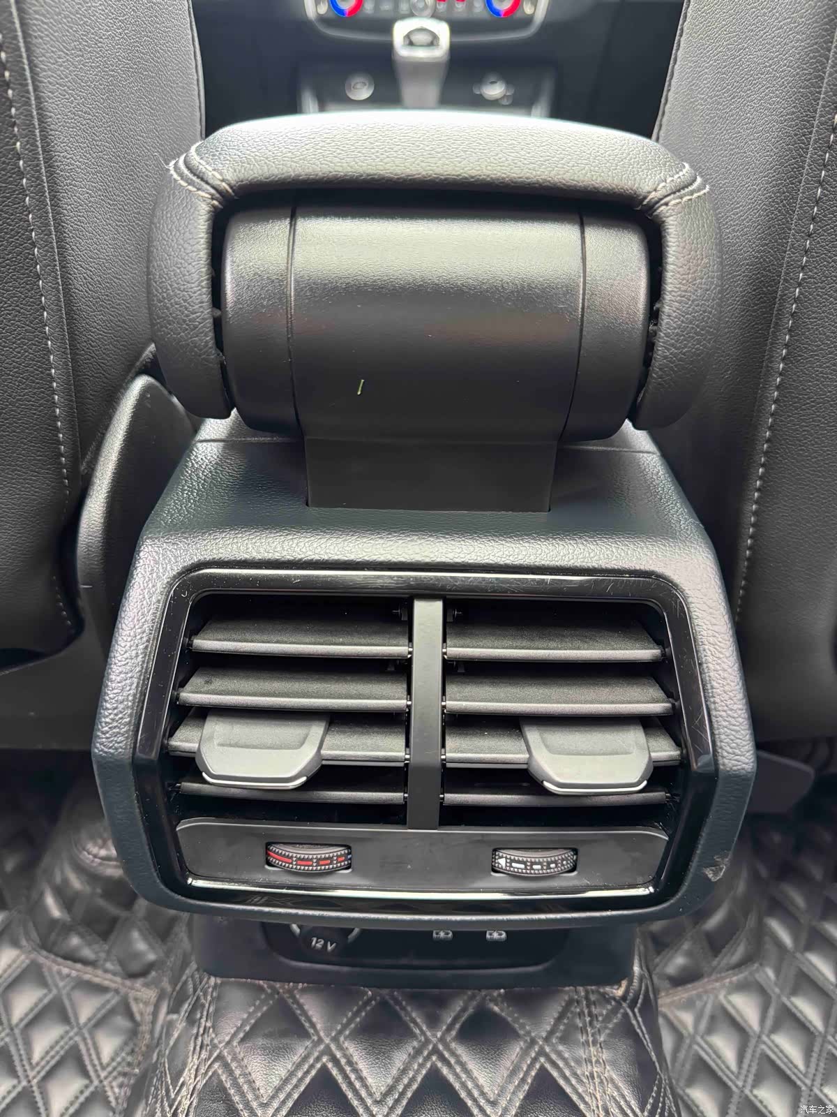 Audi Q3, 2023 13