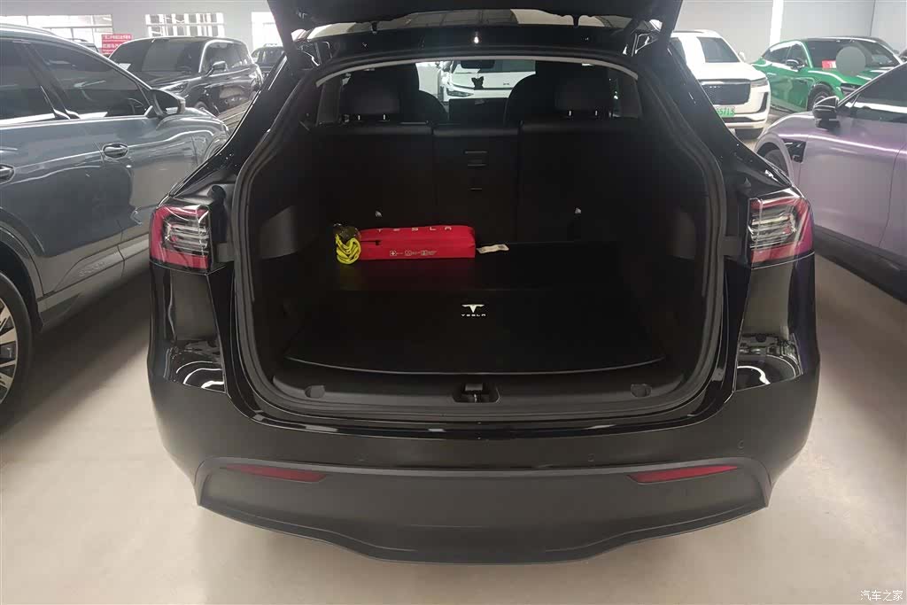 Tesla Model Y, 2021 4