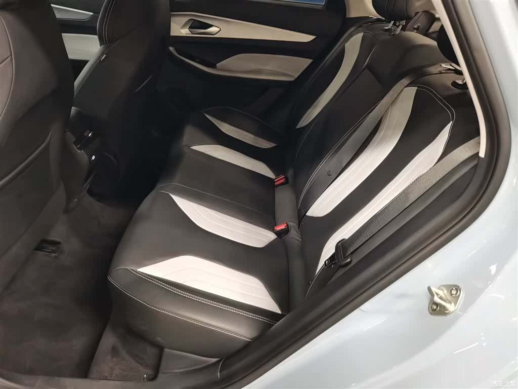 Geely Binray, 2025 17
