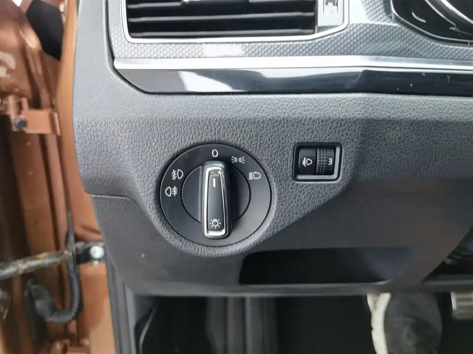 Volkswagen C-TREK Wei Collar
