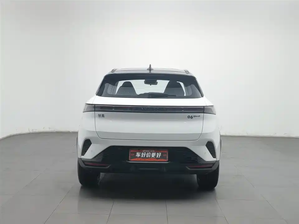 Lynk & Co 06 EM-P
