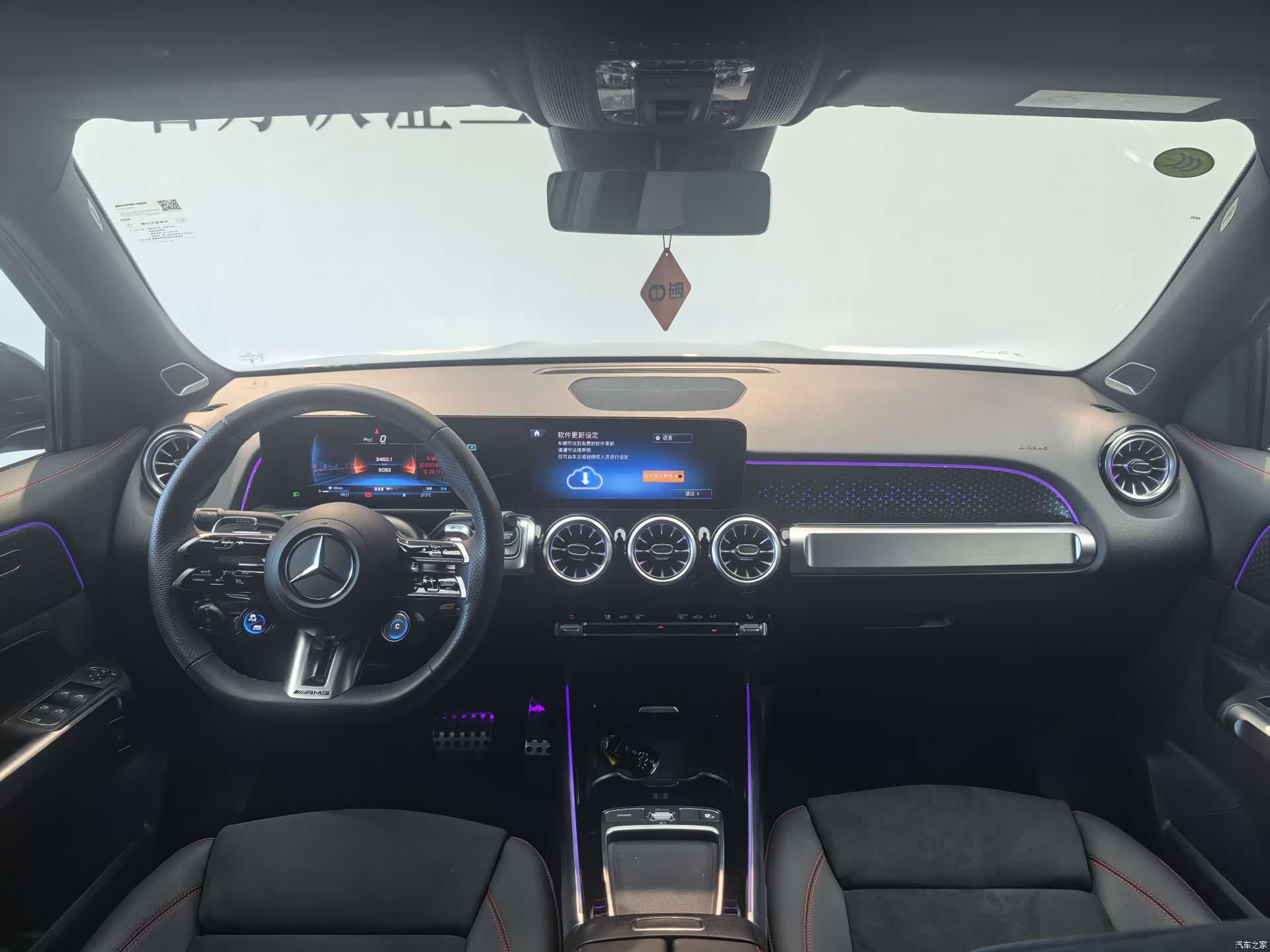 Mercedes-Benz GLB, 2025 10