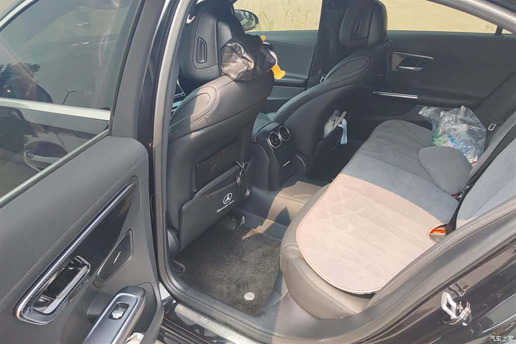 Mercedes-Benz C-Class, 2023 11