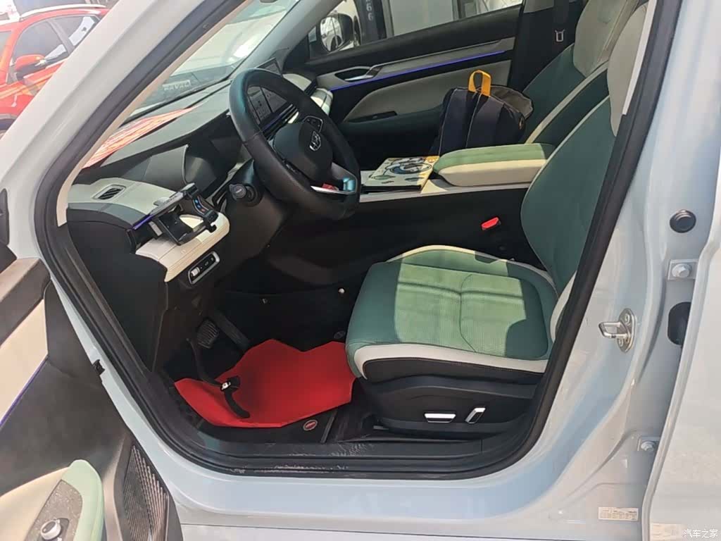 Geely Emgrand, 2022 15