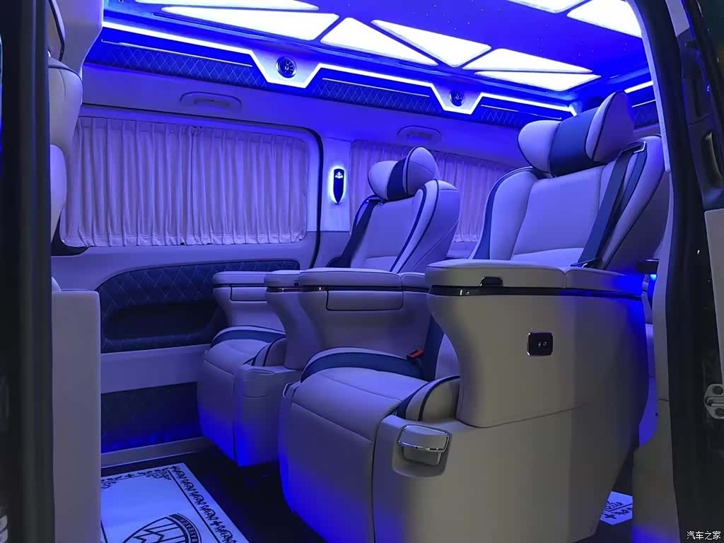 Mercedes-Benz 7, 2021 17
