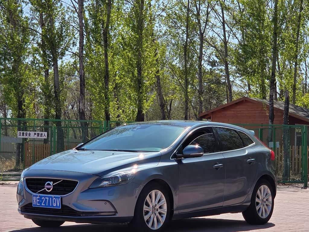 Volvo V40