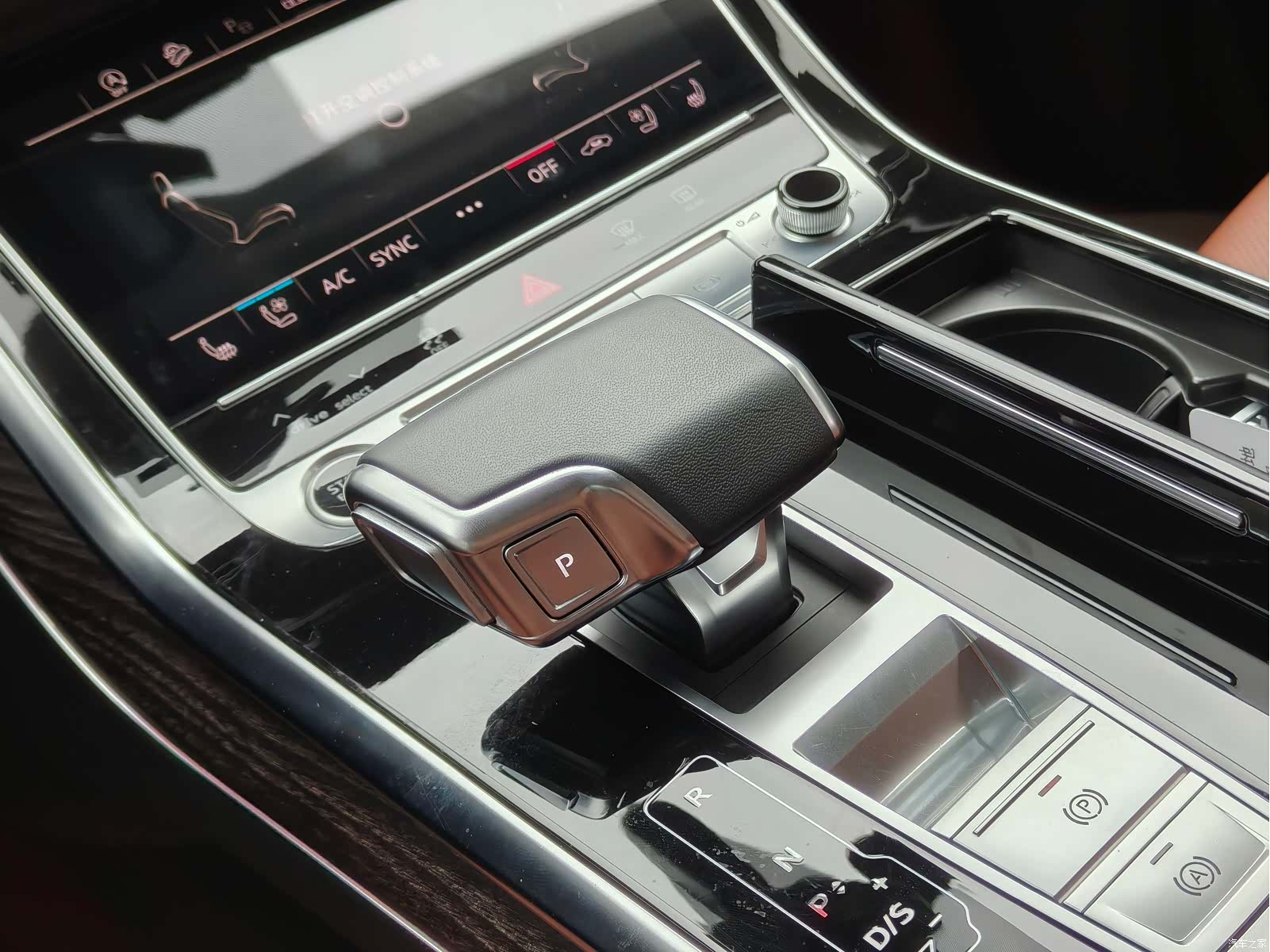 Audi Q8, 2023 14