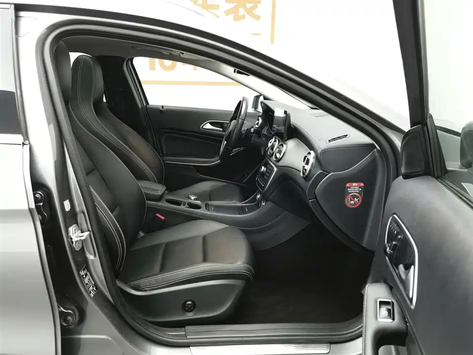 Mercedes-Benz GLA Mercedes-Benz GLA