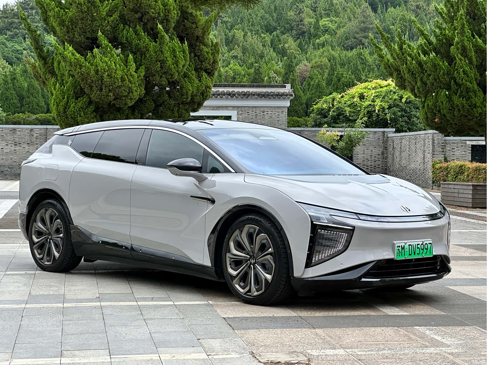 HiPhi X, 2022 3