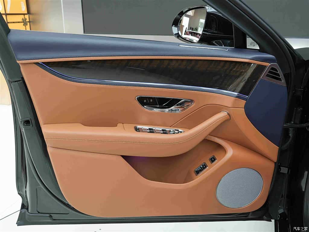 Bentley Flying Spur, 2024 14