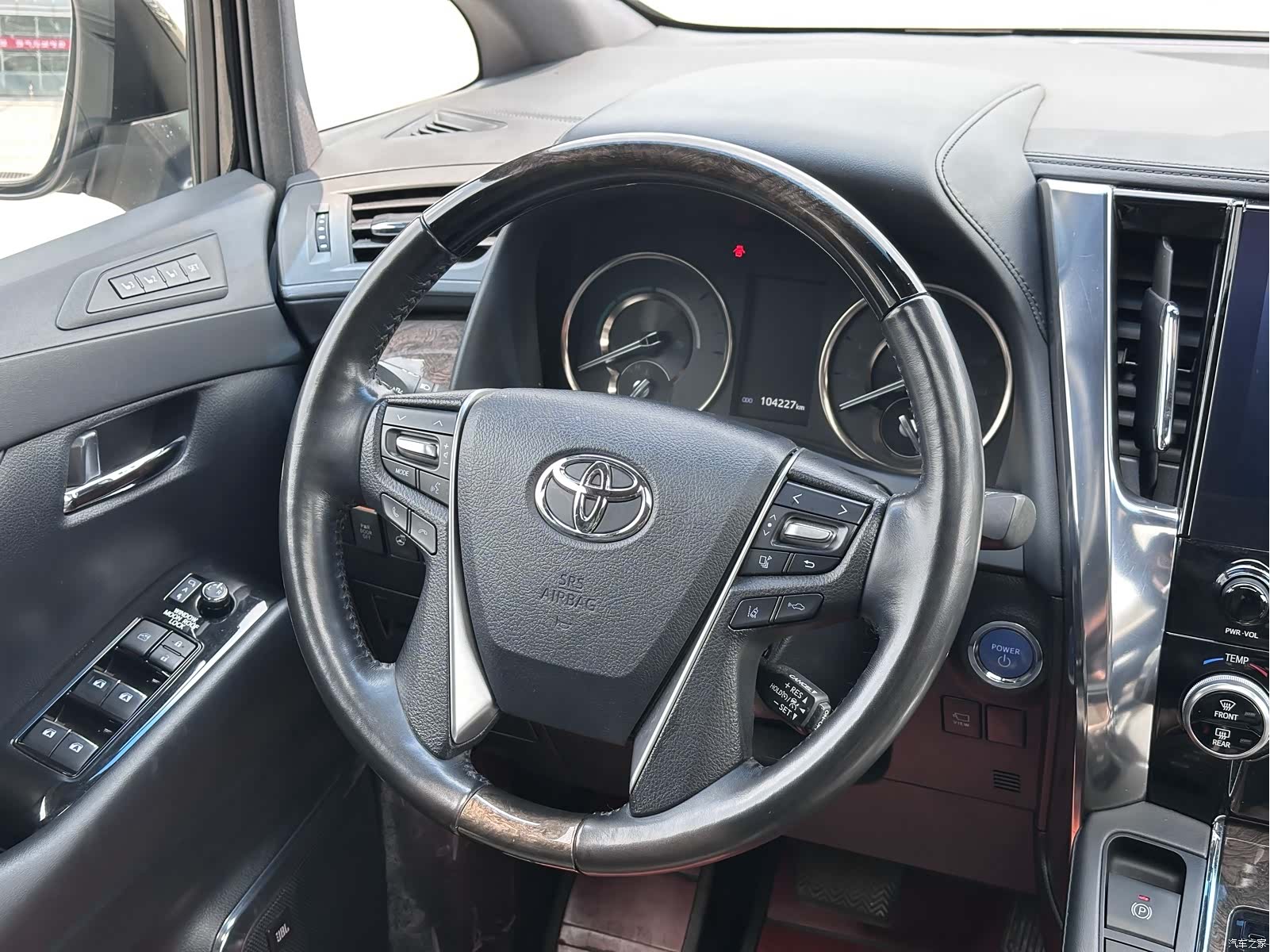 Toyota Vellfire, 2021 13