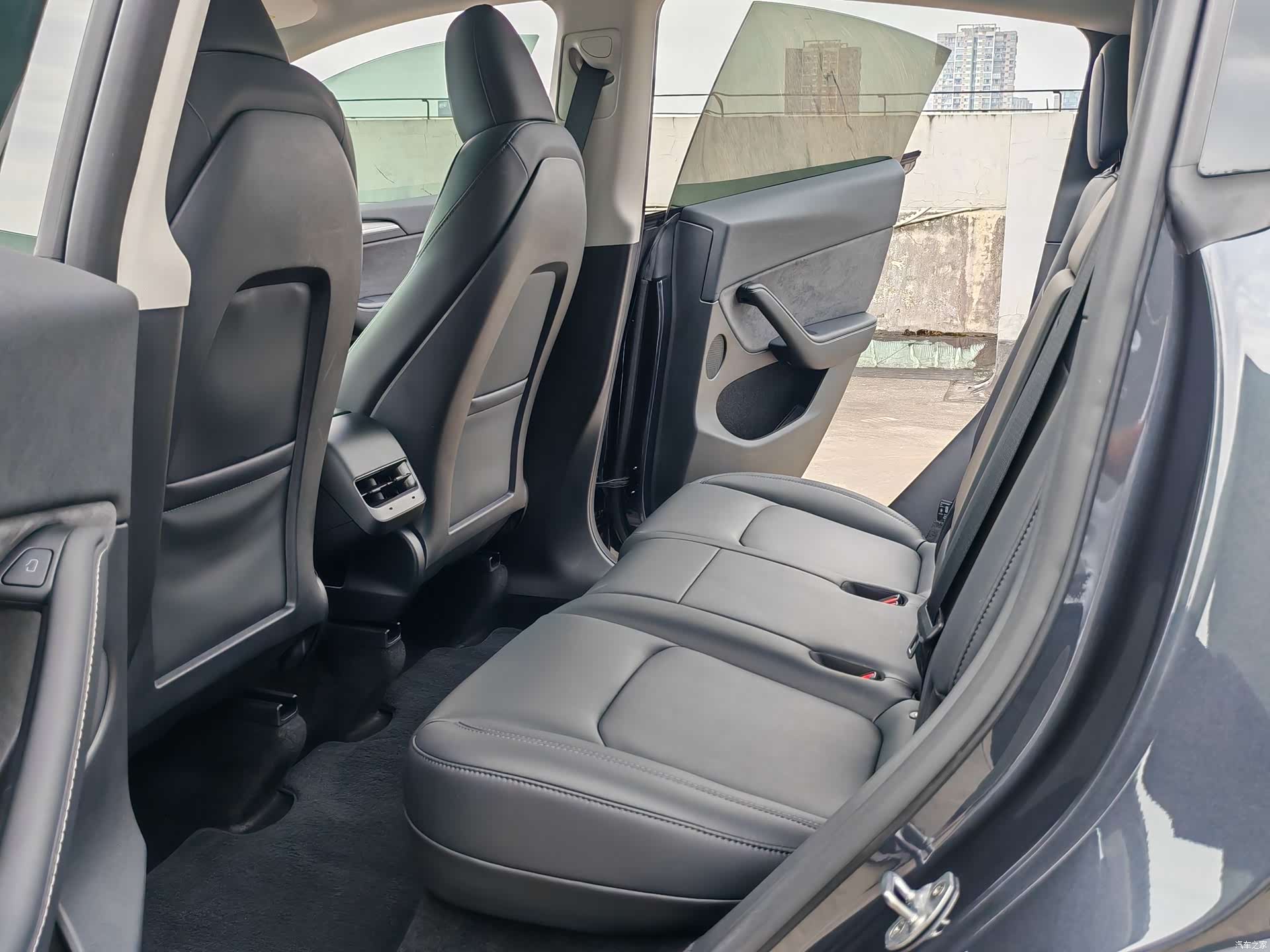 Tesla Model Y, 2024 16