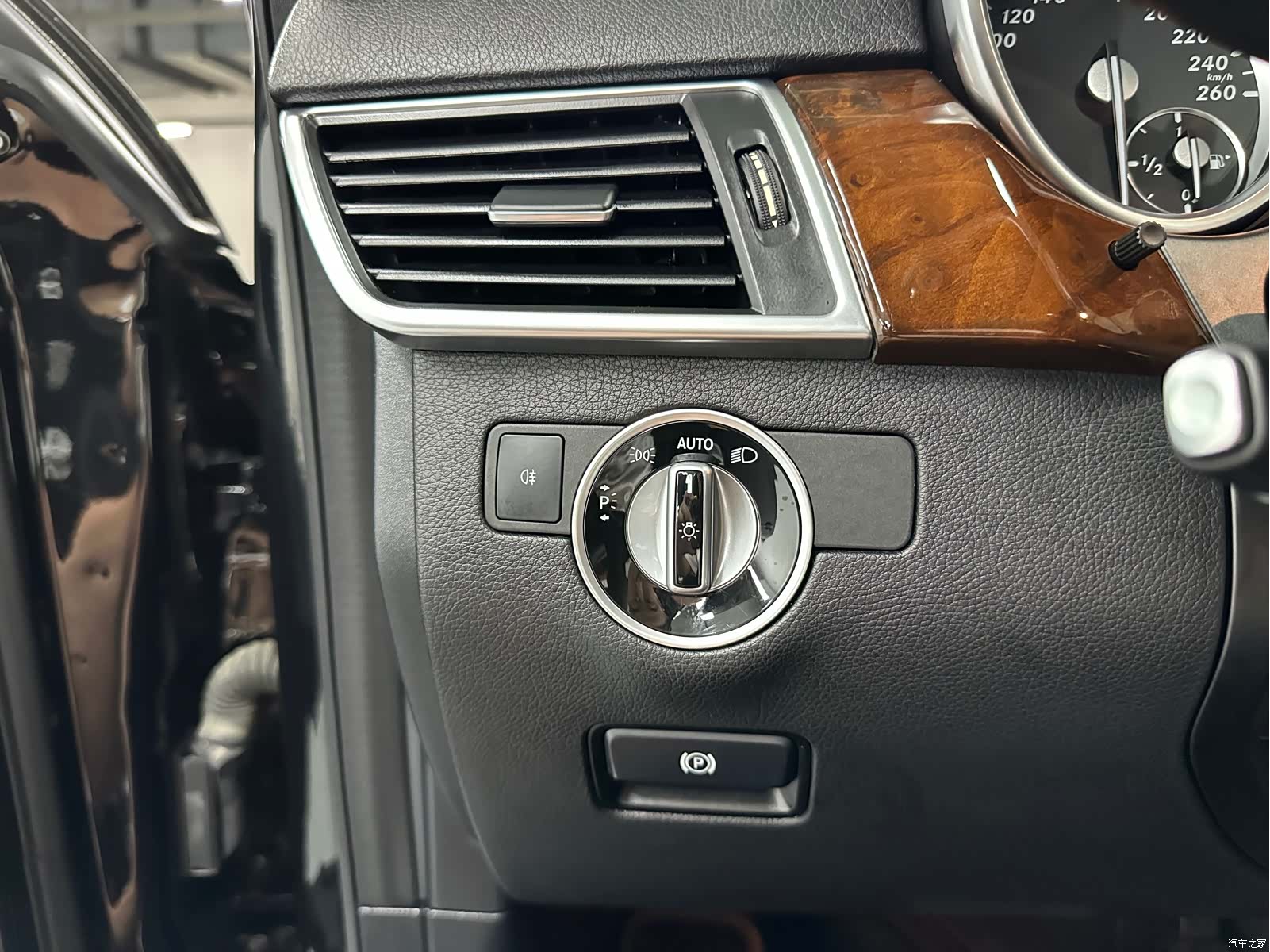 Mercedes-Benz M-Class, 2015 13