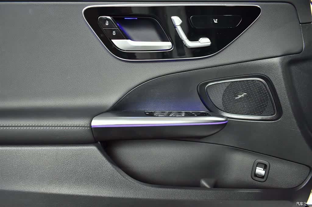 Mercedes-Benz C-Class, 2024 9