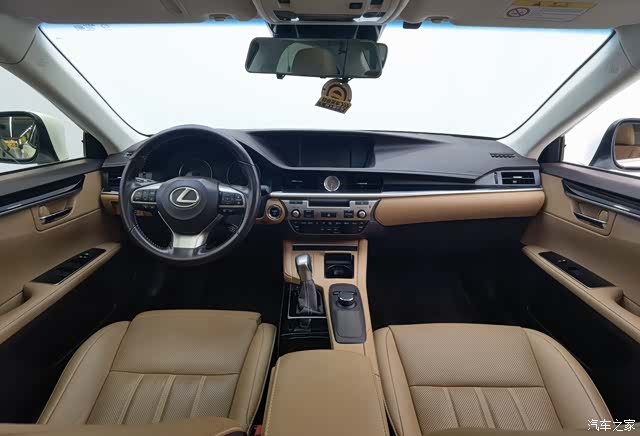 Lexus ES, 2017 все фото