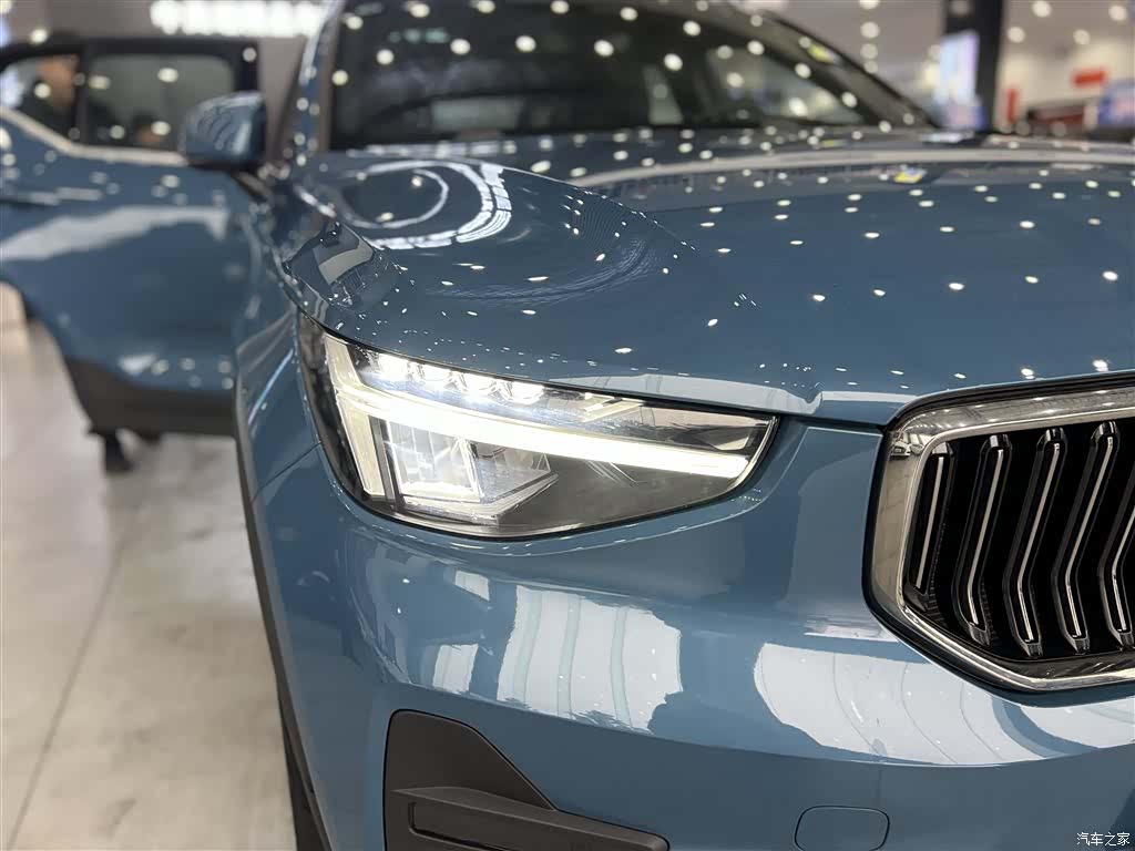 Volvo XC40, 2025 12