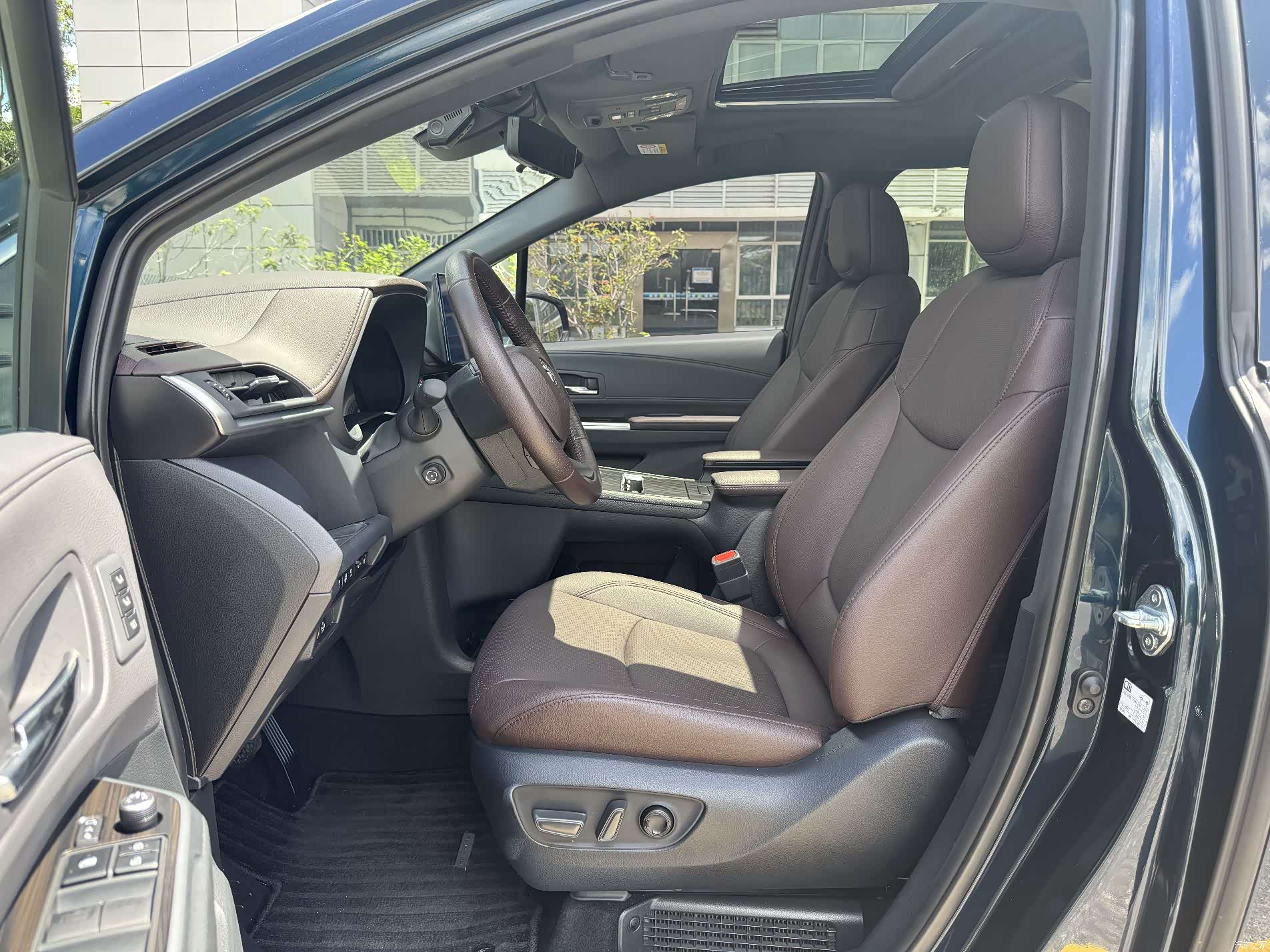 Toyota Granvia, 2023 6