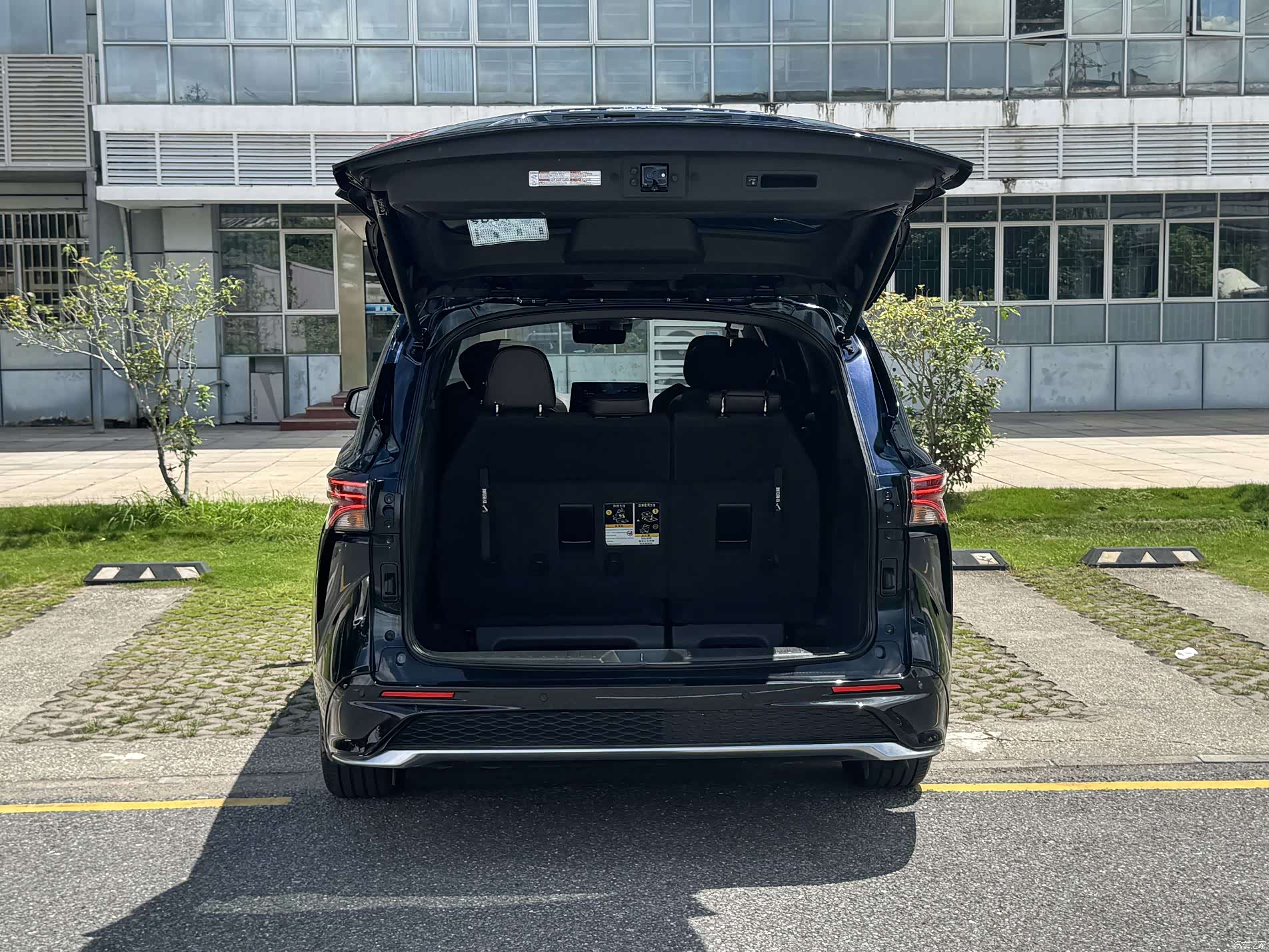 Toyota Granvia, 2023 24