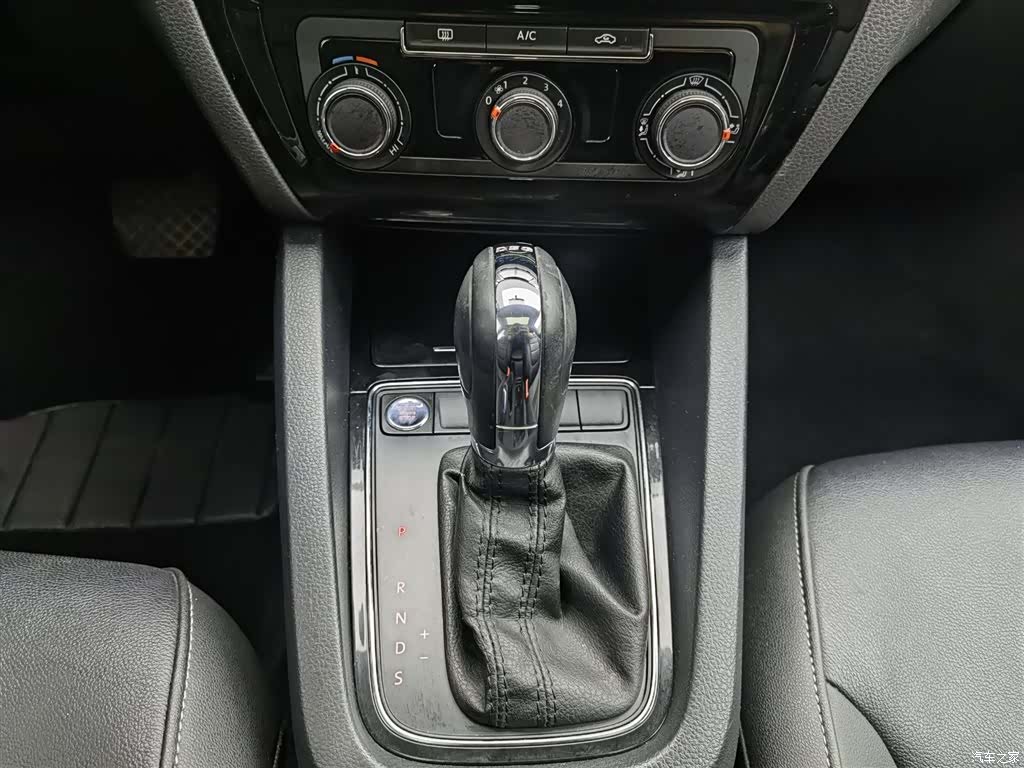 Volkswagen Sagitar, 2019 13