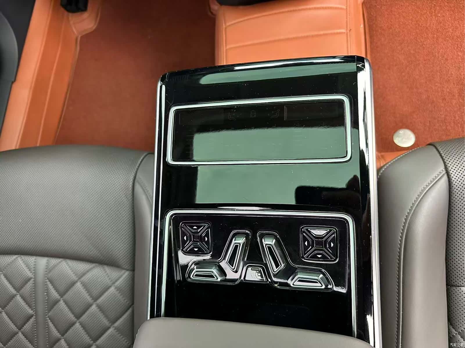 Audi A8L, 2022 9