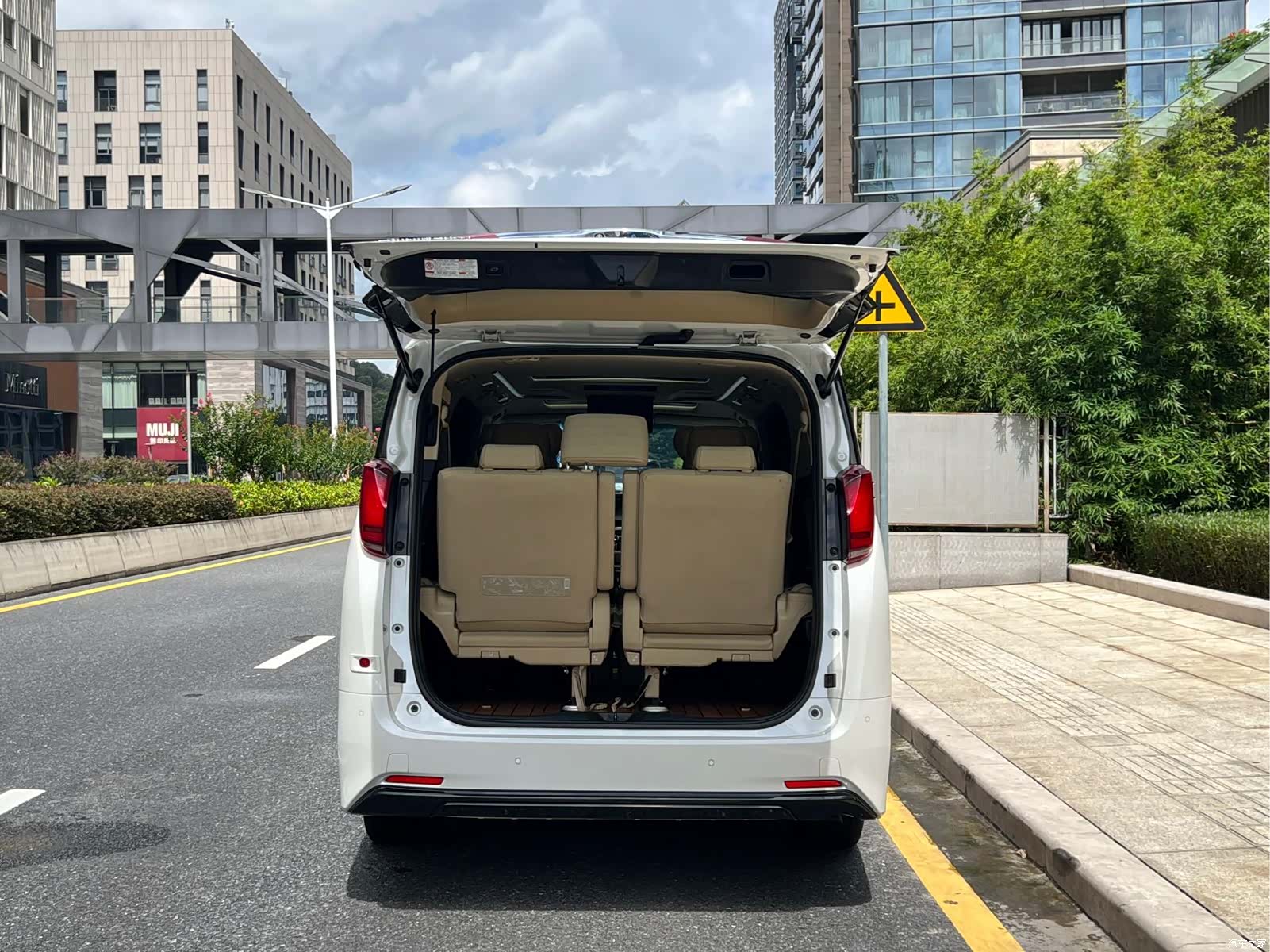 Toyota Alphard, 2018 8