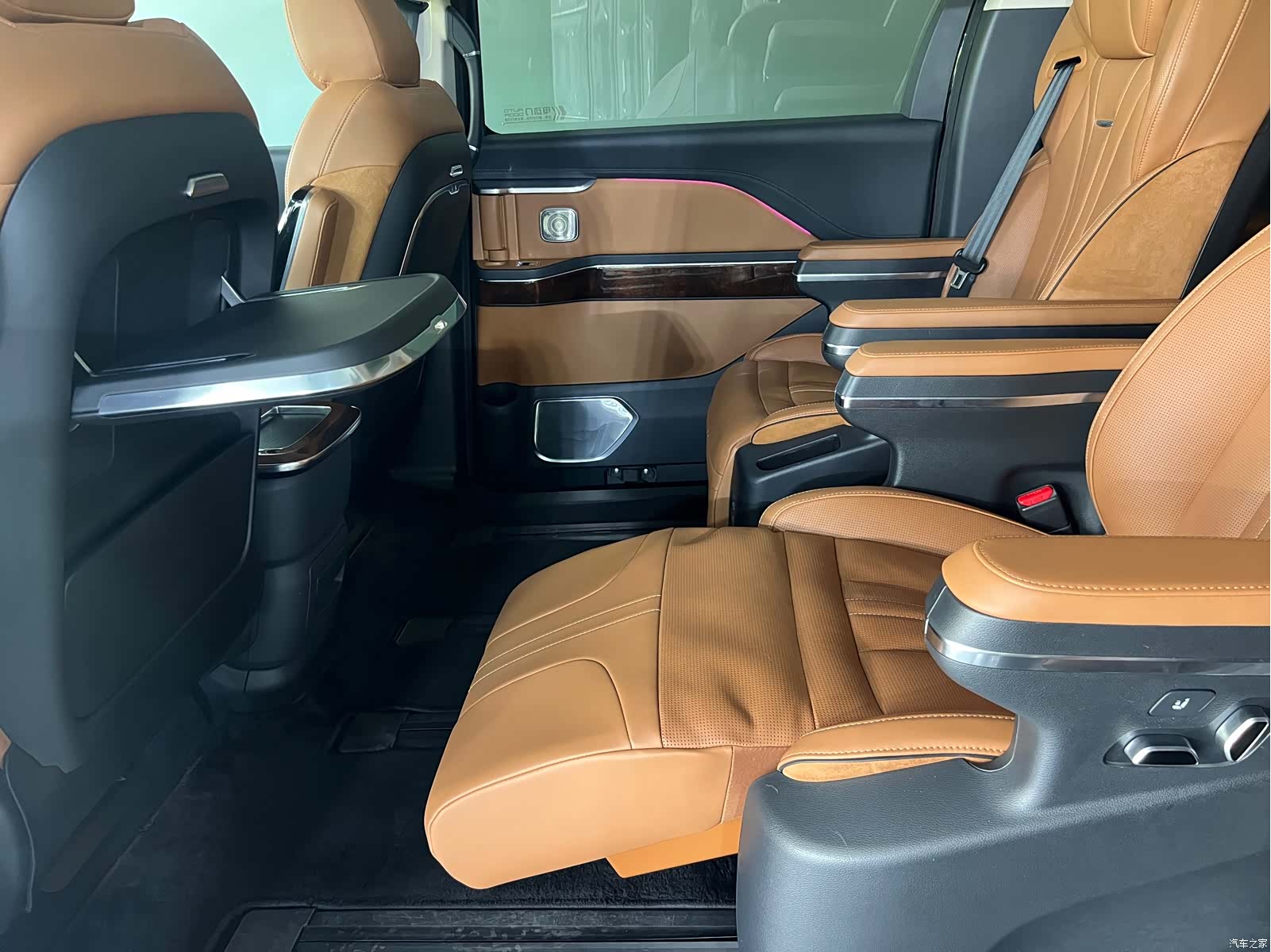 Hongqi HQ9, 2023 10