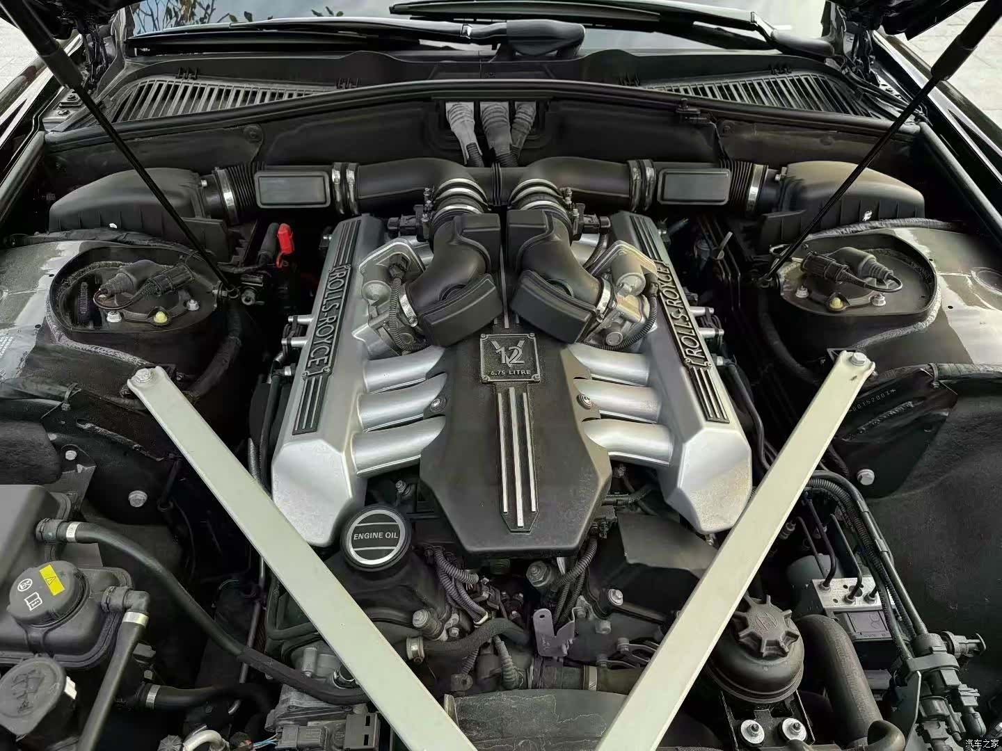 Rolls-Royce Phantom, 2015 6