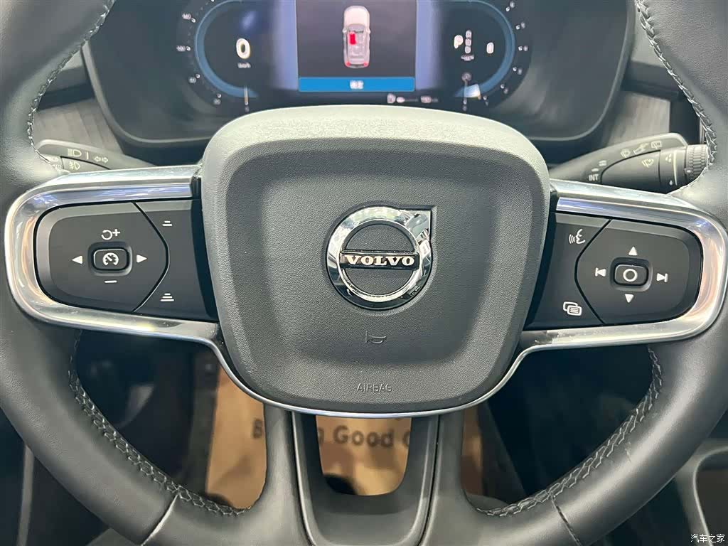 Volvo XC40, 2025 14