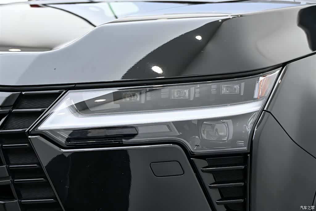 Lexus GX, 2025 10