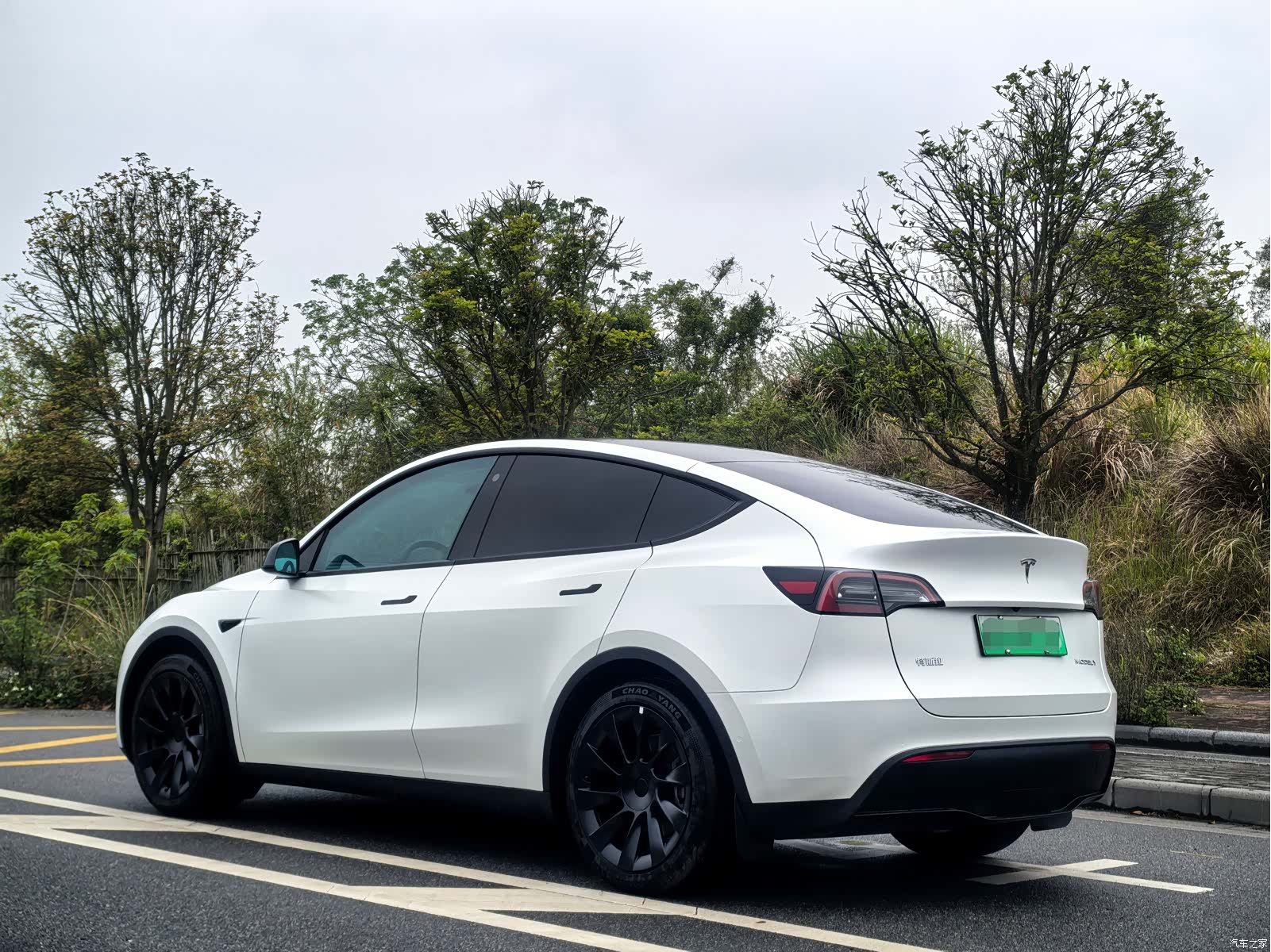 Tesla Model Y, 2023 4