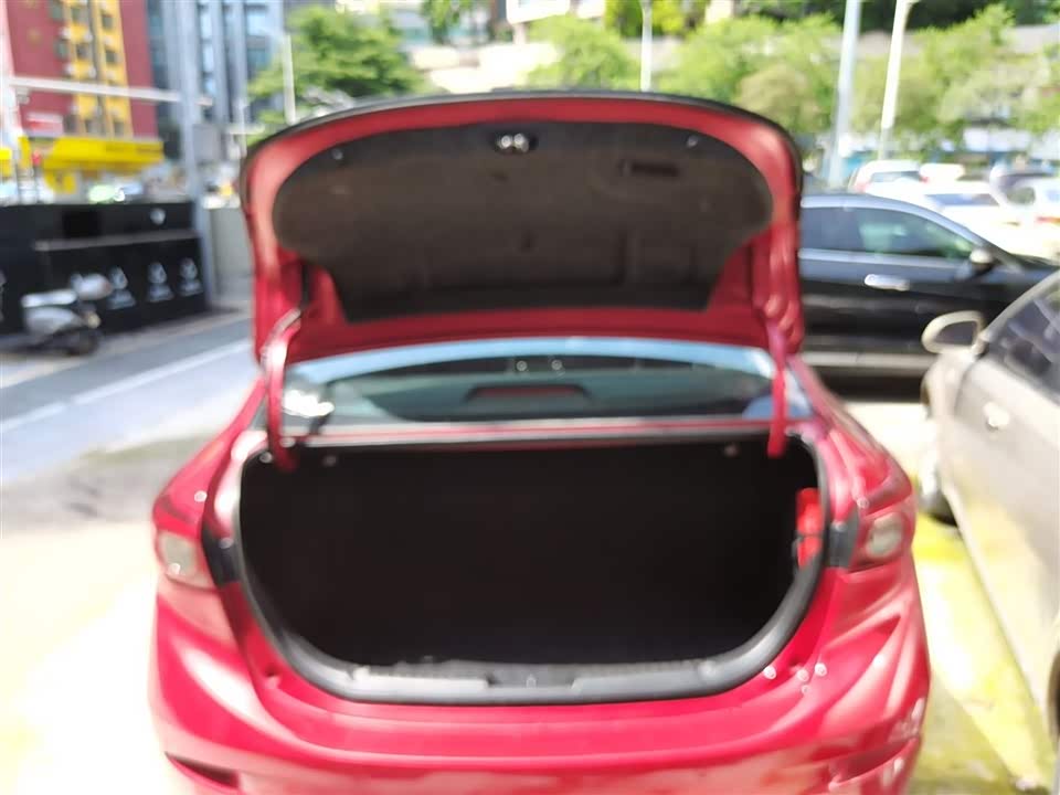 Mazda 3 Angkesaila