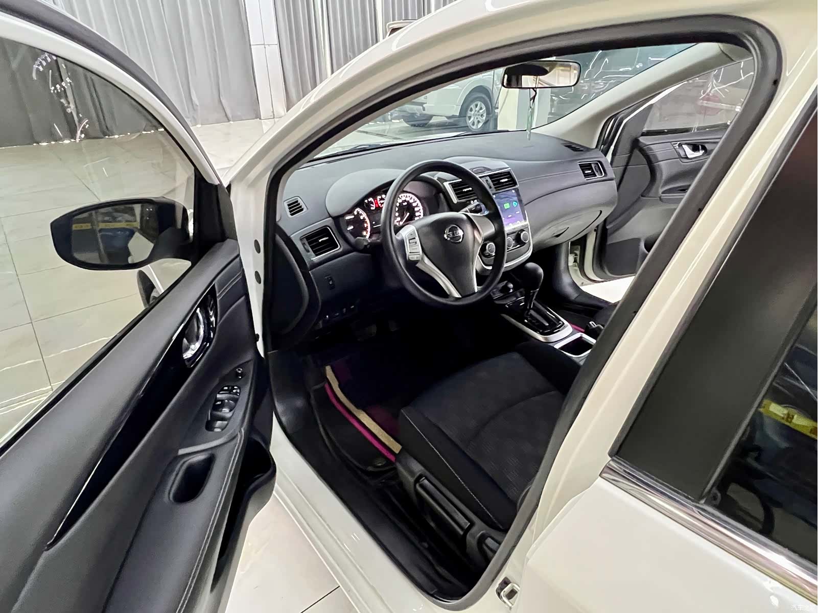 Nissan Tiida, 2021 10