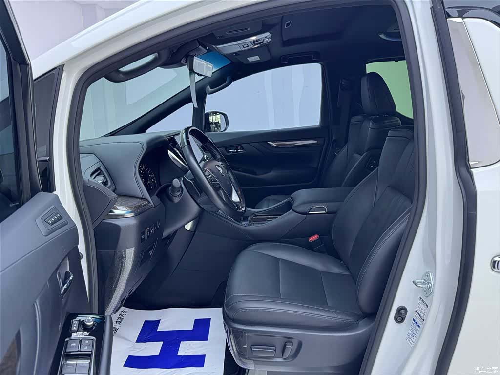 Toyota Vellfire, 2022 19