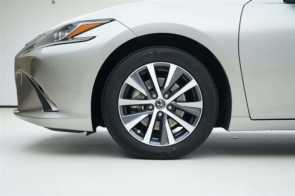 Lexus ES, 2021 16